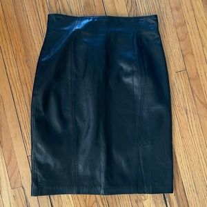 Andrew Marc designer black leather skirt - size 12